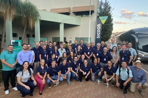 Sicoob Sarom recebe comitiva do Banco Central e entidades nacionais